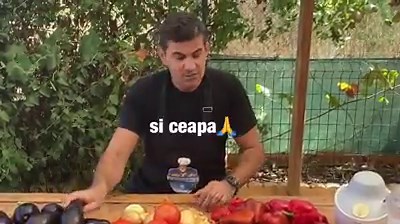 O reteta de ZACUSCA 🍆🌶🍅 fara coacere. De cand am probat aceasta reteta, in fiecare an pregates zacusca asa #zacusca #LaSebiacasa . Ingrediente 👇👇 4 kg de rosii 4 kg de gogosari ( sauardei ) 4 kg de vinete 2 kg de ceapa 1 - 1,2 L ulei 100 ml otet de 6° 100 gr zahar (pentru conservare) NU SE SIMT LA GUST👍 15 gr piper BOABE (folositi dupa gust) Foi de dafin Sare dupa gust Reteta de mici 👉👉https://youtu.be/akfhDtIEYhg | La Sebi acasa