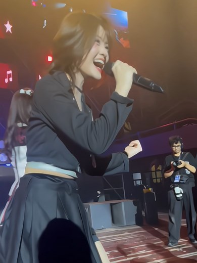 Christy JKT48 request hour — tw aja yg ganteng toy