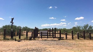 聖なる大地に壁はいらない