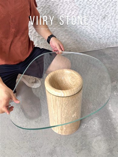 Light and transparent feel full! This coffee table is the key to relaxation in the living room. The irregular tempered glass countertop is light and transparent, and the soft curved edges weaken the cold and hard feeling. It can stably hold daily tea breaks and make the space appear more spacious. The central hollow stone cylindrical foot is the finishing touch, with a natural beige texture that exudes a warm and rough texture, forming a wonderful balance with the transparency of the glass. The 