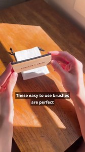 Sweater Comb - Cashmere Sweater Shaver Lint Scraper - Easy Grip Comb - Multifunction Fabric Clothes Shaver Pill Remover - Travel Pilling Remover Brush with Pouch