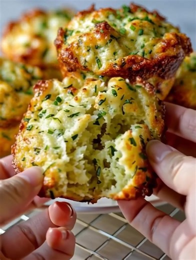 7.6K views | This is absolutely delicious. Don't change a thing! I took this to a dinner party and everyone loved it but I've been making it at home just for us too. It really only takes 10 minutes to prepare everything! Recipe in Firsτ Coʍmеոτ . | Tasty Table Time | Facebook