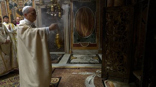 Papal inauguration begins at Saint Peter's tomb