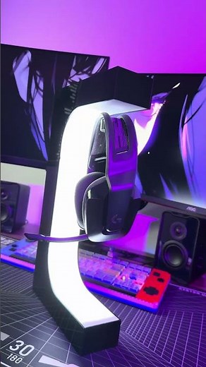The best headphone stand on YouTube?👀🎧 #pcgaming #gaming #gamer #gamingsetup #pcsetup #headphones