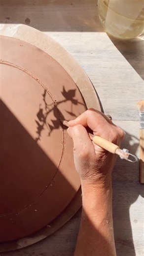 3 quick Sgraffito Tips For you 😊 ~ When your clay is the right consistency, carving with the Sgraffito method is easy with the tailings just peeling away. ~ You can make beautiful designs with simple repeating patterns. ~ For straight lines always anchor your hand and try bringing your hand toward you rather than away. If you would like to; - Learn everything you need on how to do this - Improve your current results - Discover new ways of extending this method - Getting some tips on Designing C