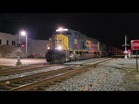 Loud Narrow Font K5LA on EMD SD70MAC CSX 4710 leading CSX C346