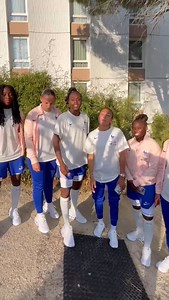 L’@equipedefrancef a tenu à encourager les Bleuettes avant 𝗹𝗲𝘂𝗿 𝗴𝗿𝗮𝗻𝗱𝗲 𝗳𝗶𝗻𝗮𝗹𝗲 ! À 20h, elles affrontent l’Espagne pour décrocher 𝗹𝗲 𝘁𝗶𝘁𝗿𝗲 𝗱𝗲 𝗰𝗵𝗮𝗺𝗽𝗶𝗼𝗻𝗻𝗲𝘀 𝗱’𝗘𝘂𝗿𝗼𝗽𝗲 𝗨𝟭𝟵 ! 💙 #U19WEURO #FFF #FiersdetreBleues | FFF - Fédération Française de Football