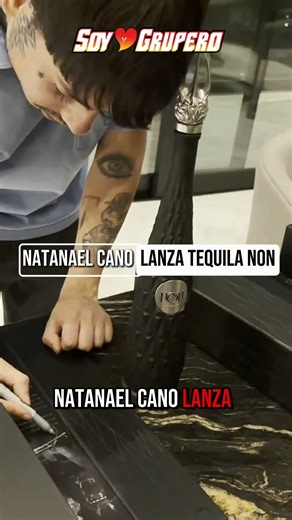 Soy Grupero Cuenta Oficial on Instagram: "🔥🍷 ¡El sueño hecho realidad! Natanael Cano está listo para revolucionar el mundo del tequila con su propia marca: Tequila Non. Después de varios años de trabajo y rumores, el intérprete de “Porque la Demora” ya firmó las primeras cajas y desató la emoción en redes sociales. ¿Listos para brindar con estilo tumbado? 🥃🔥"