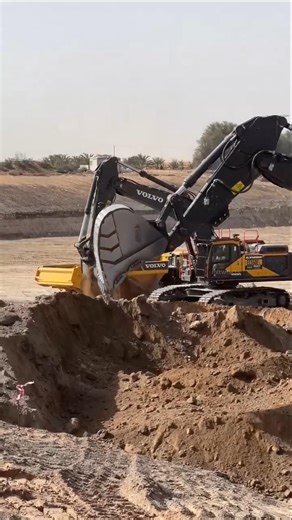 JCB 🚏reality me kaise kaam 🤔karta hai !! #shortsfeed #trending #facts