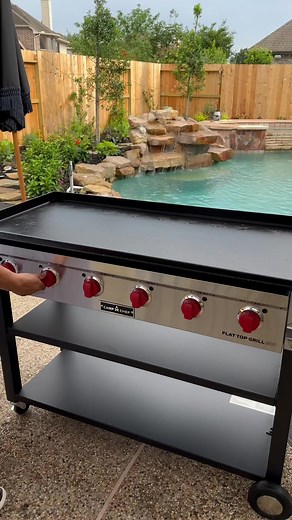 4.9M views · 90K reactions | Smash burger bowl  綾 北 #griddle #griddlecooking #smashburger #smashburgerbowl #salad #dinner #heb #campchef #tonychacheres #brisketqueso H-E-BCamp Chef Tony Chachere's | Little Cajun House | Facebook