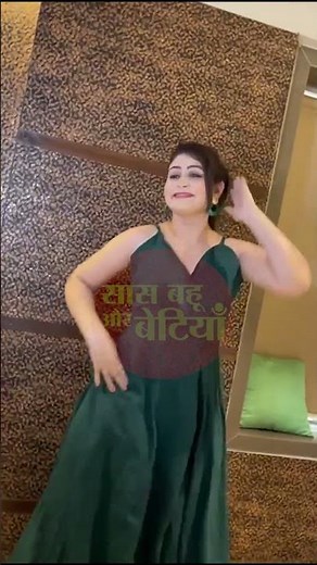 Gori Nagori performs an energetic dance to the famous song "Nagori Nache." 💃😍