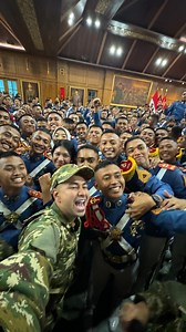 4.2M views · 67K reactions | Chemistry Magic Yang Luar Biasaaaa 﫡 KEBERSAMAAN adalah Kata kuncinya !!!! Dan yakinlah kita PASTI BISA !!!!!! Dengan semangat kebersamaan, kita bisa lakukan yang terbaik !!!!  PRICELESS 凉  Kabinet Merah Putih  | Raffi Ahmad | Facebook