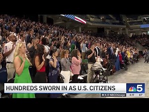 More than 700 people sworn in as American citizens at naturalization ceremony