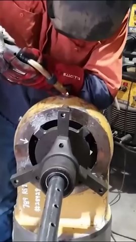 Line boring & bore welding a CAT 789 suspension part