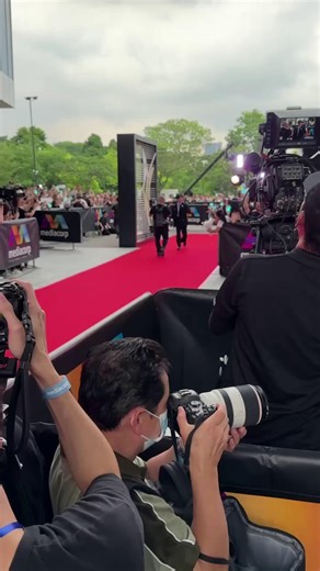 Shinee's Onew graced the Walk of Fame at the #StarAwards2024 ❤️ READ: https://bit.ly/43MfaOO #mediacorpStarAwards2024 #红星大奖2024 | AsiaOne
