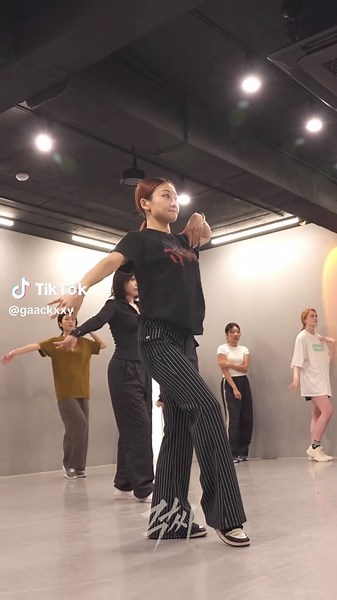 CERA Waacking Dance for Beginners: Get Started Now