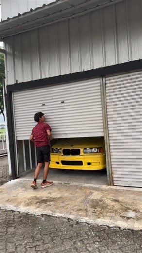 Muchammad Irdam on Instagram: "Video pertama kali upload di youtube https://youtu.be/9NmDPmNwBzo Ingin giveaway ah bagi" rezeki 250rb untuk 5orang, buat yang udah subscribe dan nonton videonya diliat dari komentar yang pertama di youtube dan instagram sampai jam 9 malem ya 🙌🏻 #ilds #pro7autolighting #jantrakakikaki #cefiro #bmwe36"