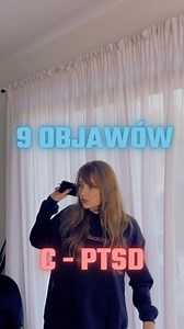C-PTSD, czyli złożony zespół stresu pourazowego, to zespół objawów będących następstwem długotrwałego lub powtarzającego się narażenia na traumatyczne przeżycia, które naruszają poczucie bezpieczeństwa i wpływają na sposób funkcjonowania na poziomie emocjonalnym, fizycznym i relacyjnym. ❔Czym różni się zespół stresu pourazowego (PTSD) od złożonego zespołu stresu pourazowego (complex PTSD)? 1️⃣ Przyczyna PTSD wynika zazwyczaj z jednorazowych, intensywnych zdarzeń traumatycznych, takich jak np. wy