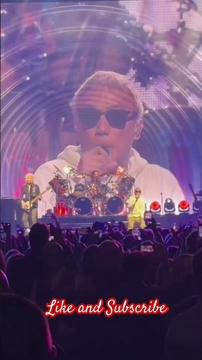 Journey sings DON’T STOP BELIEVING live #classicrock #livesinging #concert #live