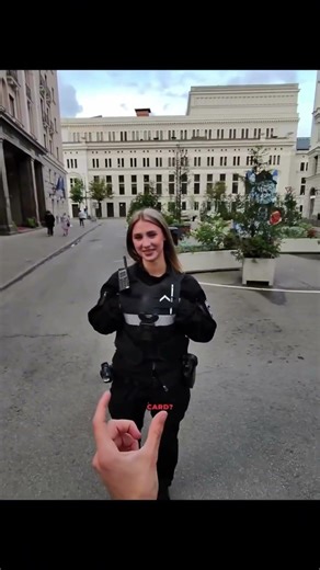 cold approaching girls in latvia 🇱🇻 #shorts #stephspeaks #attractionacademy