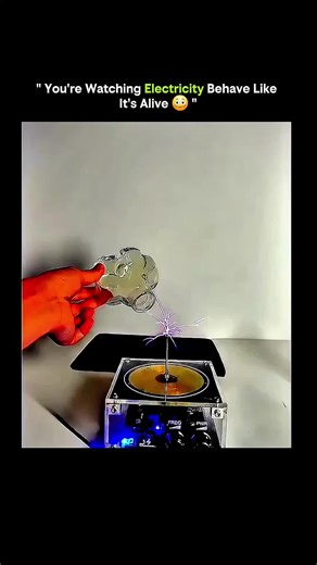 SCIENCE HOLIC AND PHOBIC on Instagram: "• Electricity, invisible yet powerful, can create mesmerizing patterns when interacting with conductors, gases, or plasma. • High-voltage experiments show arcs jumping, sparks dancing, and currents branching unpredictably, almost like a living organism. 🌌 • Phenomena like Plasma Globes, Tesla Coils, and Van de Graaff generators make electricity visually dynamic. • The movement isn’t random — it follows physics laws like voltage potential, conductivity, an