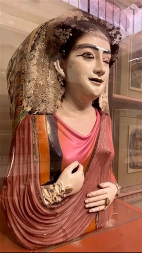 A sculptural portrait of a beautiful Egyptian woman, dating back to the Roman period in ancient Egypt. It is evident that she was a woman of high status, judging by the elegance of her clothing and the jewelry she wears The Egyptian museum #ourlandouridentity #egyptforegyptian #OurLand #Egypt #ourstory #beautyofegyptianladies #our_egypt | Land_of_Gods