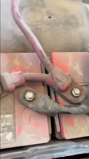 🔋 Loose Battery Cables = BIG Electrical Problems ⚠️