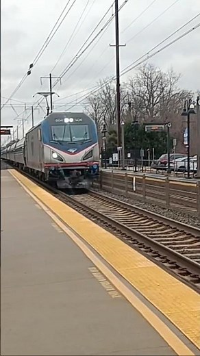 Amtrak Northeast Regional Train 95 passing Edgewood Station ft. Jingle Bell Hornshow #amtrak #trains