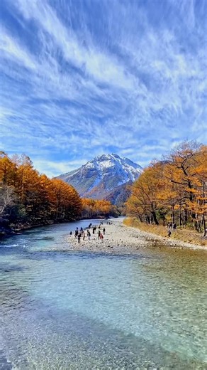 takatsugu🍣 | 上高地の3段紅葉🏔🍁 焼岳とカラマツそして青空模様も綺麗すぎて🥹✨ これ以上にない絶景すぎて 頭の中まで秋めいてました🤯🍁笑 . #長野 #上高地 #河童橋 #紅葉 #焼岳 #長野のいいところ #しあわせ信州 . . . ┈┈┈┈┈┈┈┈┈┈┈┈┈┈┈┈┈┈┈┈┈┈┈┈┈┈ .... | Instagram