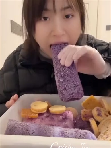 Satisfying Ice Crunching Sounds for ASMR Lovers