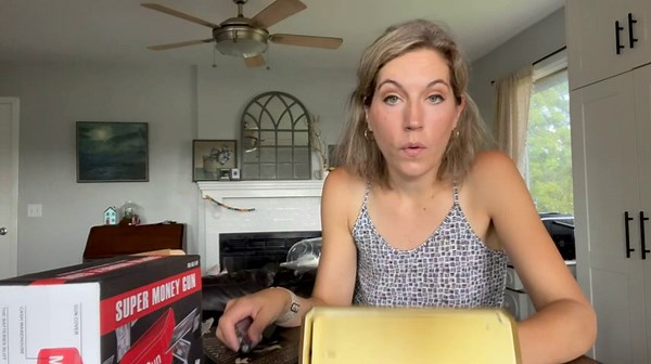 ARTKID Money Gun Shooter Prop Gun That Shoot Money, Gold Money Gun Fake Machine Gun Paper Playing Spray Money Guns, Make It Rain Cash Cannon Money Thrower Gun, Toy Party Supplies (Batteries Included)