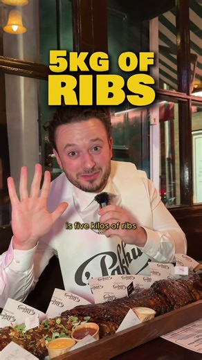 You’ve followed us around Amsterdam long enough to know we don’t mess around when it comes to meat. And Pakhuis? They’re serving one of the most outrageous rib platters in the city. We’re talking 1.5 meters of ribs — 5 kilos of smoky, sticky, fall-off-the-bone goodness. 🔥 Classic BBQ 🌶️ Hot & spicy 🍯 Asian-style sweet and tangy It’s bold, it’s messy, and it takes over the entire table. At €156, it’s not just a meal — it’s a full-blown food event. Perfect for sharing, or not — we’re not here t