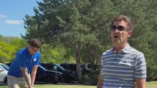 Robbie Avila can golf!