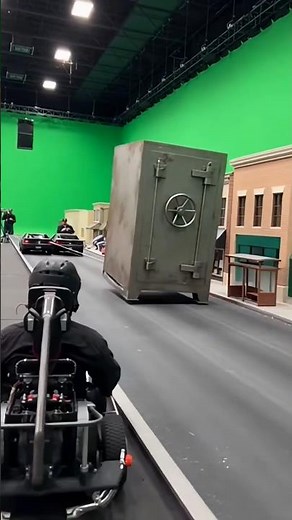 Fast & Furious BTS : Vault Chase Practical Stunt Maket Set