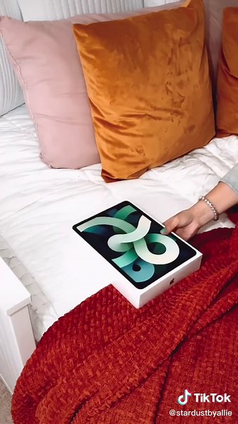 Unboxing My New Green iPad Air (4th Gen) | Case from stardustbyallie.com