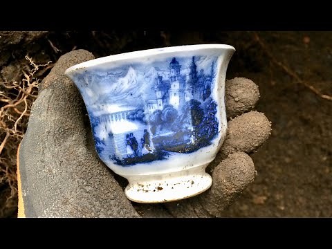 Privy Digging 1840s Bottles. Same yard different privy 🤪