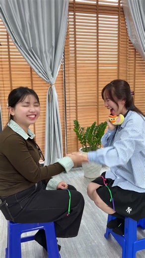 Blindfolded challenge 🤣🤣🤣#funny #challenge #shorts