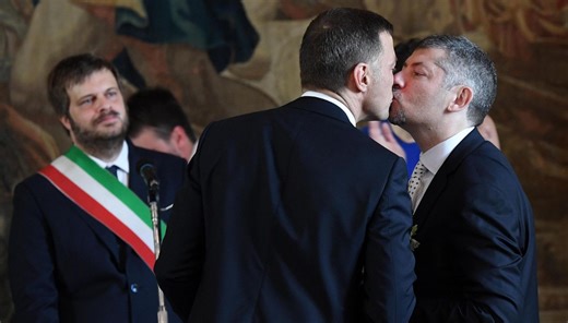 La legge sulle unioni civili compie 10 anni: a usufruirne più di 20mila coppie, “uno squarcio alla bigotteria”