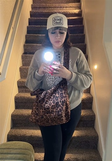 I LOVE this bag! So cute, and affordable!🥰 Perfect for the gym or road trips😍 #vibe #bag #purse #giftguide #leopard