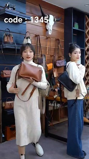 新款2条带软皮荔枝纹包包🌹好看也好用🌹 code :1345 #新款推薦 #handbag #包包推荐 #crossbodybag #百搭款 #包包 #种草 #单肩包 #时尚 #新款上架 | Suki By Ase
