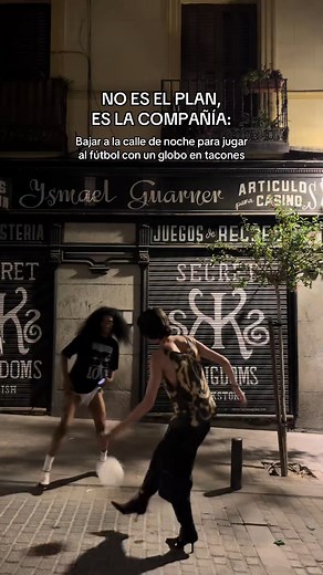 32K views · 1.2K reactions | Penalti con #model #runway #catwalk #creatorsearchinsights #fashionweek #runwaywalk #desfile | Alvaria Martínez | Facebook