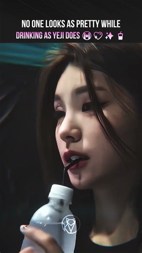 No one looks as pretty while drinking as Yeji does 😭💖✨🥤 | ITZY overgoddes-modus
