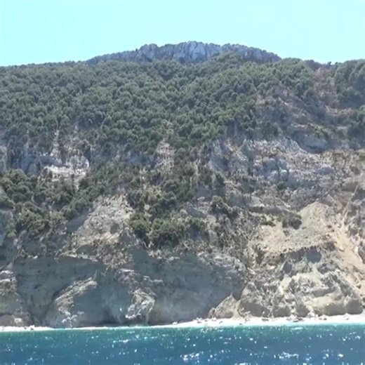 Skopelos Cliffs #skopelos #aegeansea #greece #greekislands #mediterranean #cliffs #beaches