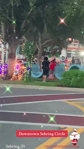 Downtown Sebring Circle #photographybykatmariecaballero #christmas #sebring #santa
