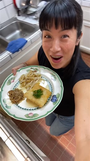 Mari Sparkly on Instagram: "Fried cod w/ enoki mushrooms & napa cabbage stirfry #japanesefood #cod #healthyrecipe @bobsredmill"