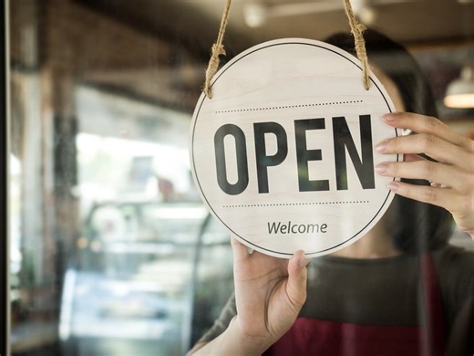 Popular Clothing Store Debuts   Longtime Steakhouse Shutters: MA Business Week