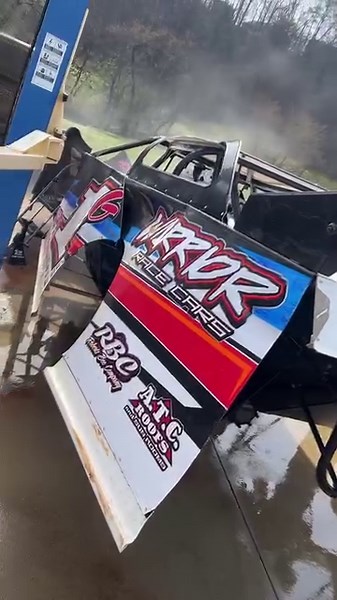 Riley’s out getting the super car cleaned up from this past weekends race North Alabama Speedway Southern All Star Dirt Racing Series event… mannn was it NASTYYY! #comanchehb #jointhetribe #1gshockservice | Warrior Race Cars