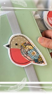 ✨ I’ve just shared my Robin tutorial video on YouTube — and it’s completely free! 💛 Link in the first comment! In the video, you’ll see how I turn this little robin into a book band — such a sweet gift idea for book lovers or to decorate your own journal. Let’s make something lovely together! ❤️ | Lazydoll