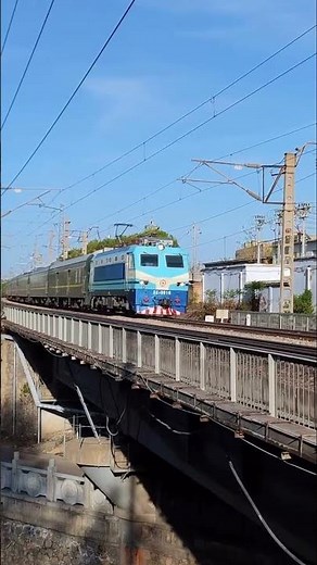 Awesome Robot Transform into a Train! Cool Toy in Action! #amazing #toys #train #transformation