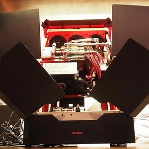 自動変形するゲーミングPCにAdobe RGBカバー率100％対応の4Kディスプレーが熱い！：COMPUTEX 2015 - 週刊アスキー